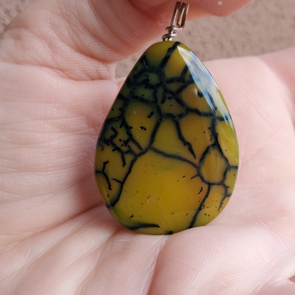 New Wrapped Black Yellow Dragon Veins Agate Pendant. - Picture 5 of 8